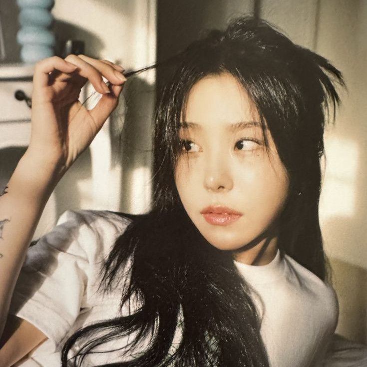 Behind-the-scenes cut of Wheein (MAMAMOO)