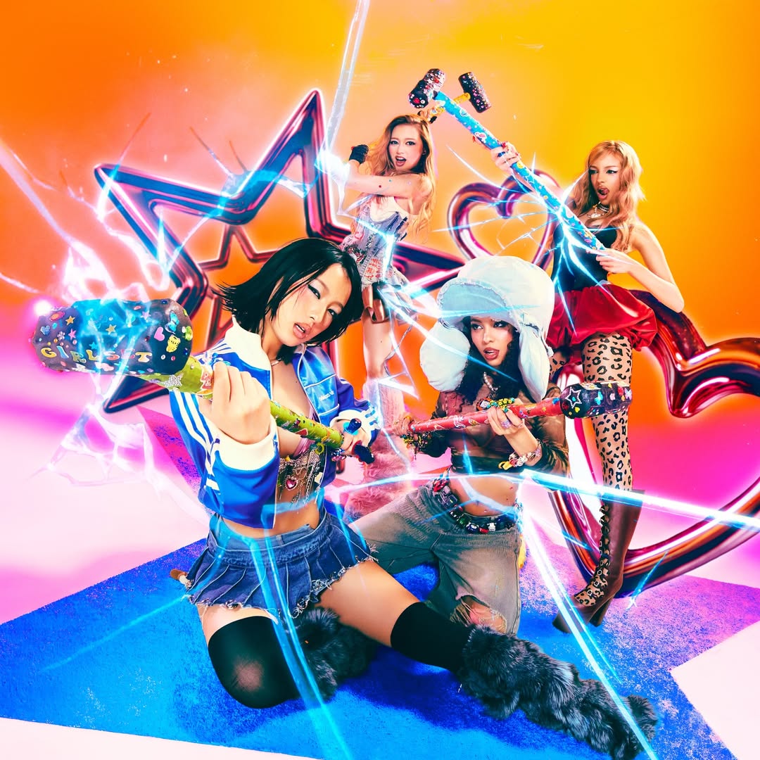 A moment captured by GIRLSET's fan