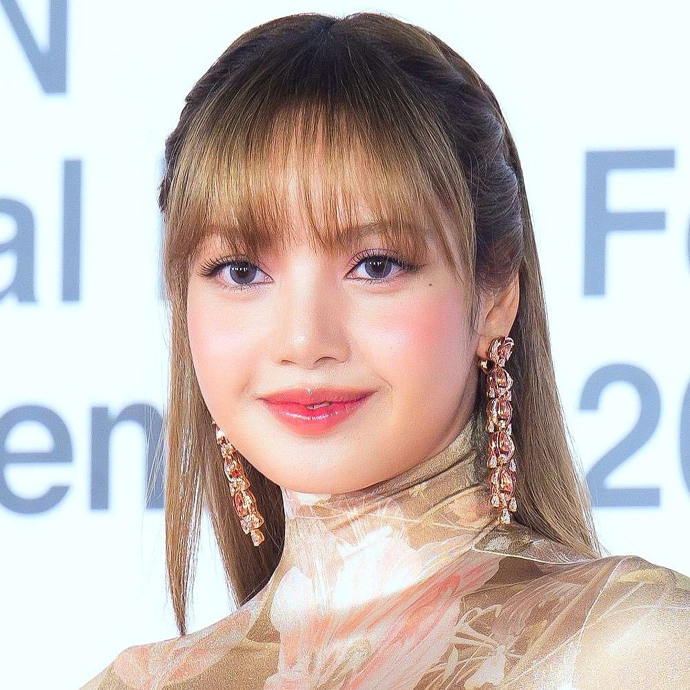 Latest photo of Lisa (BLACKPINK)