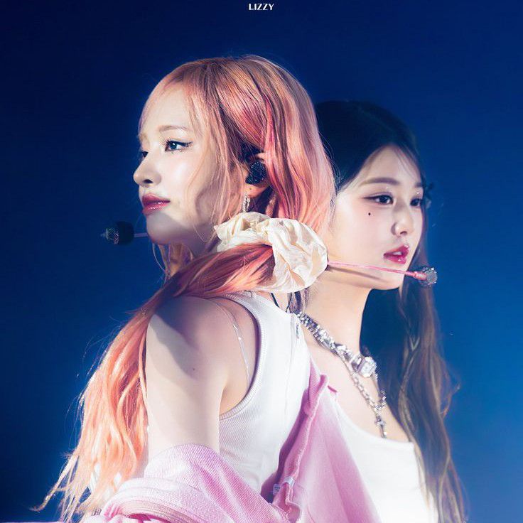 A moment captured by IVE's fan