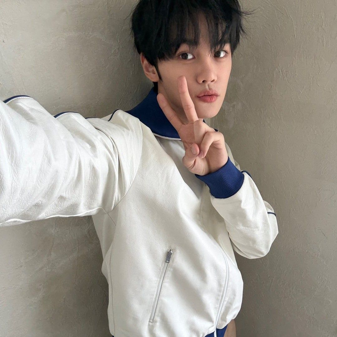 Recent activity shot of Kim Gyuvin (ZEROBASEONE)
