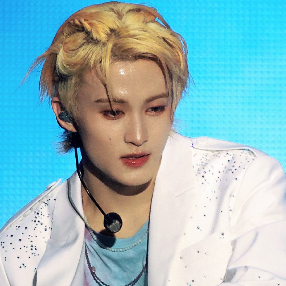 A moment captured by Mark (NCT 127, NCT DREAM)'s fan