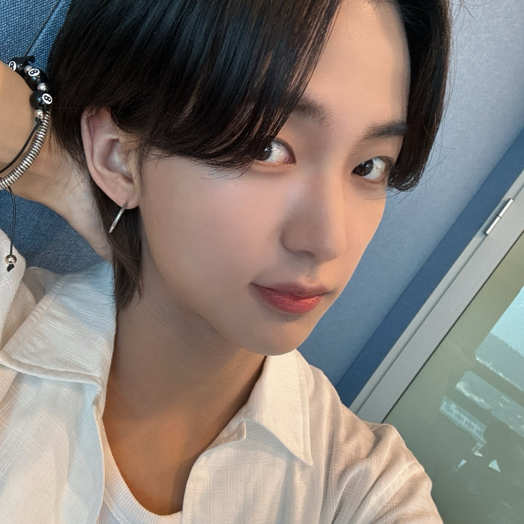 Behind-the-scenes cut of Hwi (TNX)