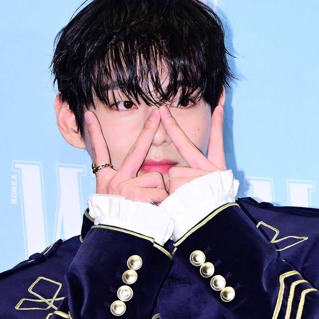 V (防弹少年团)的最新活动照片