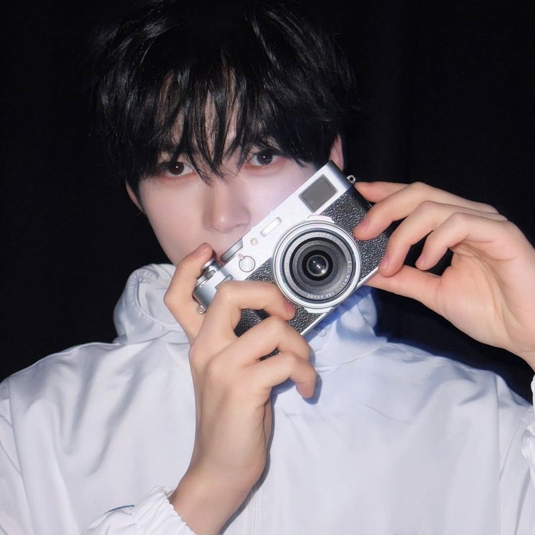 A moment captured by Sung Hanbin (ZEROBASEONE)'s fan