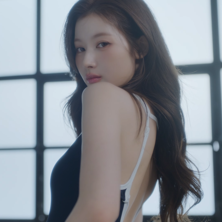 Sana (TWICE)的最新活动照片