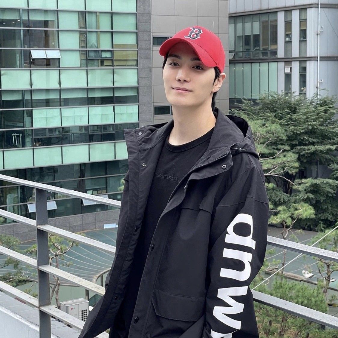Behind-the-scenes cut of Kim Jonghyeon