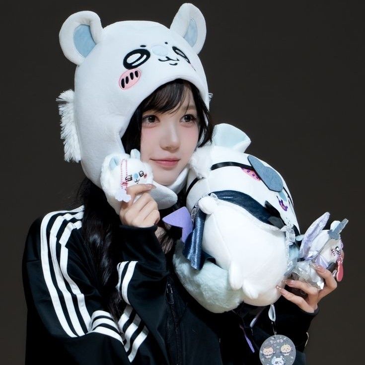 Latest photo of Kim Chaewon (tripleS)