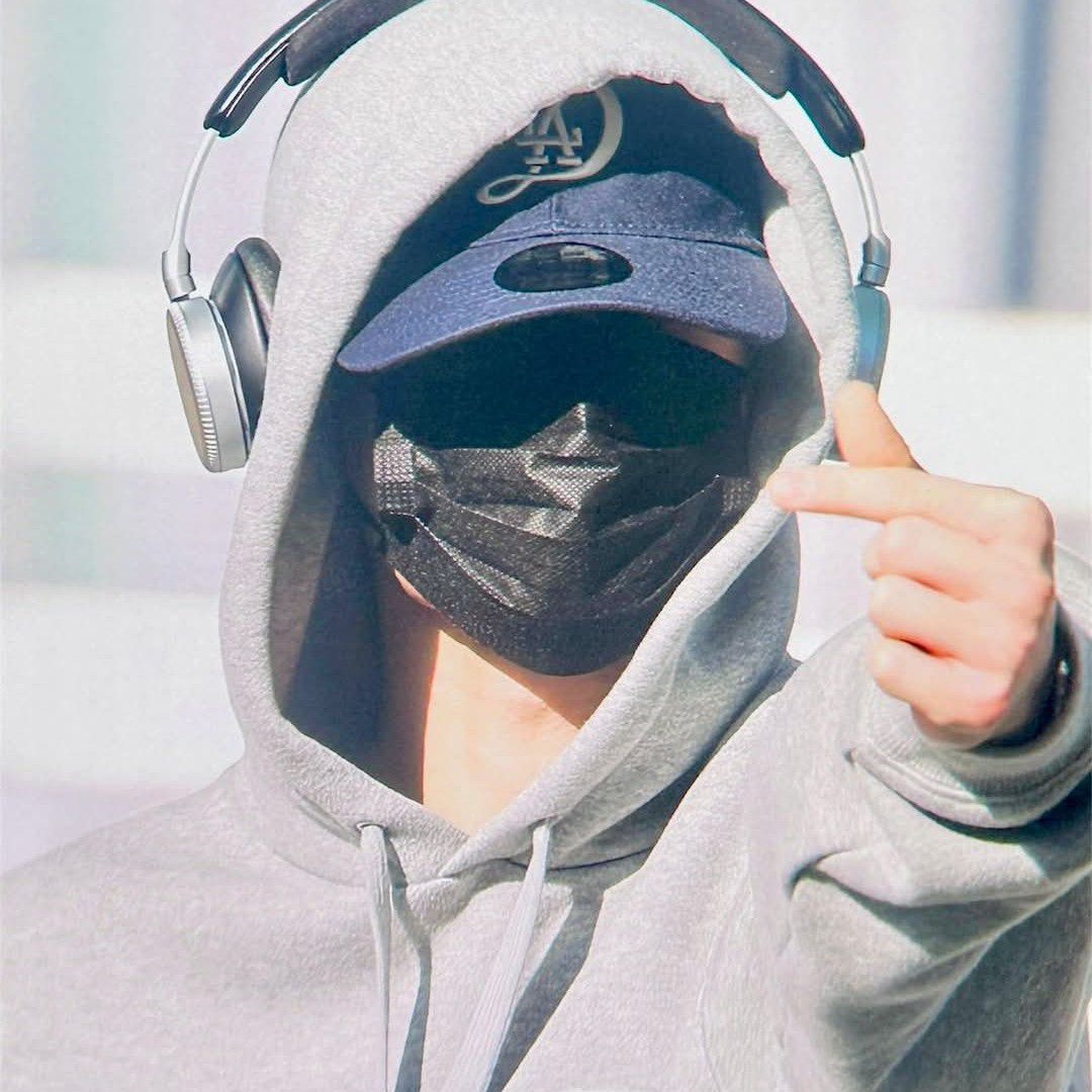 Recent activity shot of Kim Jiwoong (ZEROBASEONE)