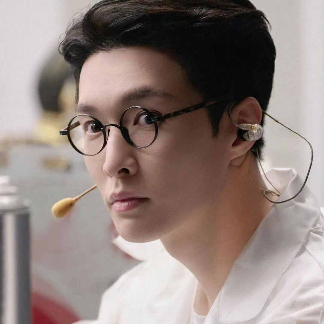 Latest photo of Lay (EXO)