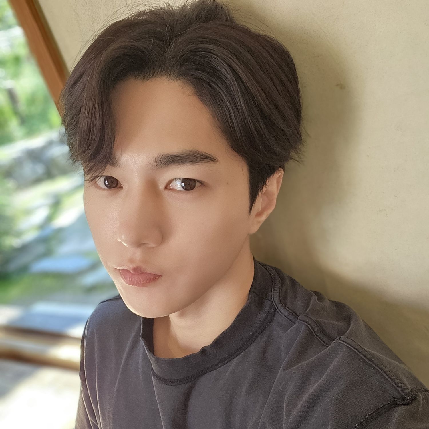 Behind-the-scenes cut of L (INFINITE)