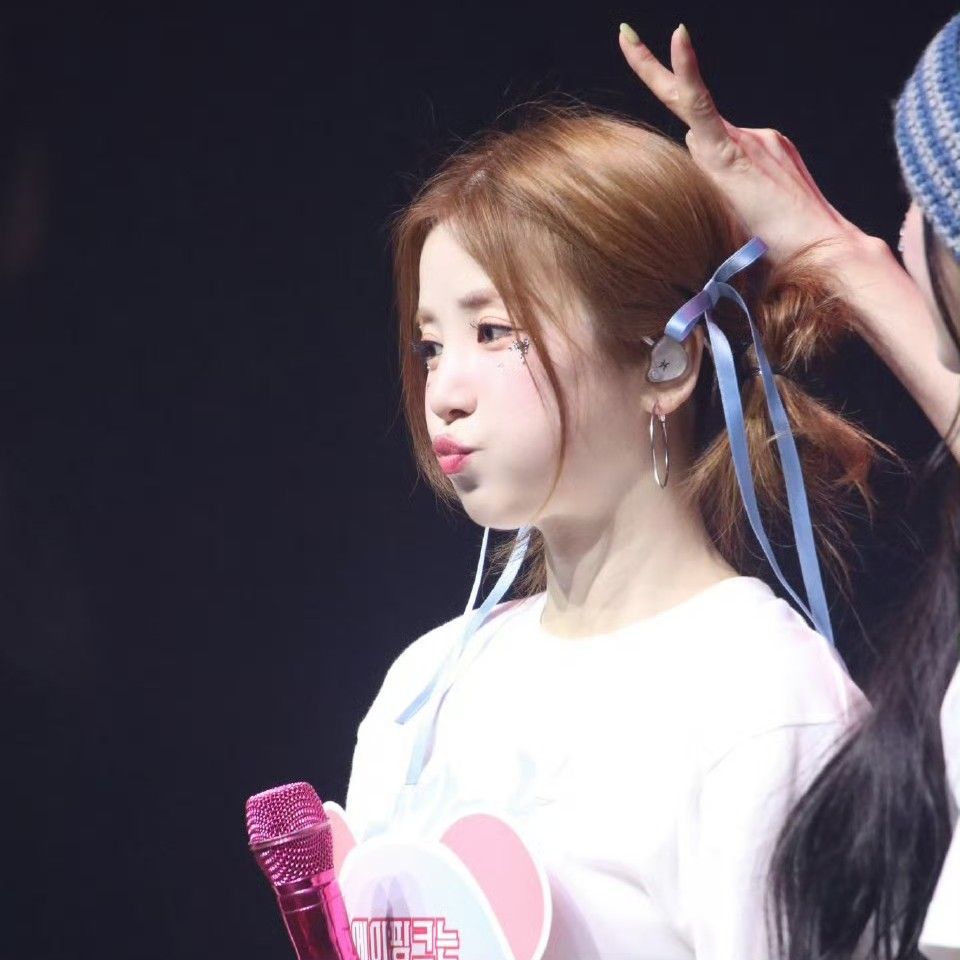 Recent activity shot of Park Chorong (Apink)