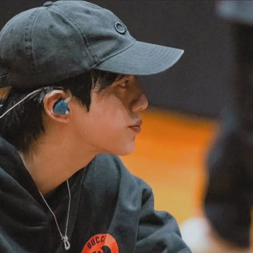 진 (방탄소년단) 최근 활동샷