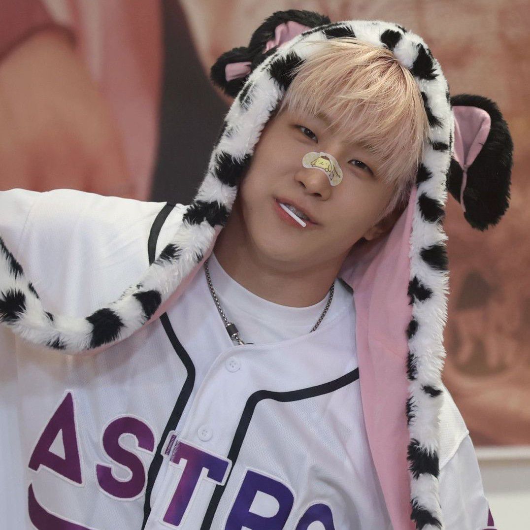 Behind-the-scenes cut of Jinjin (ASTRO)