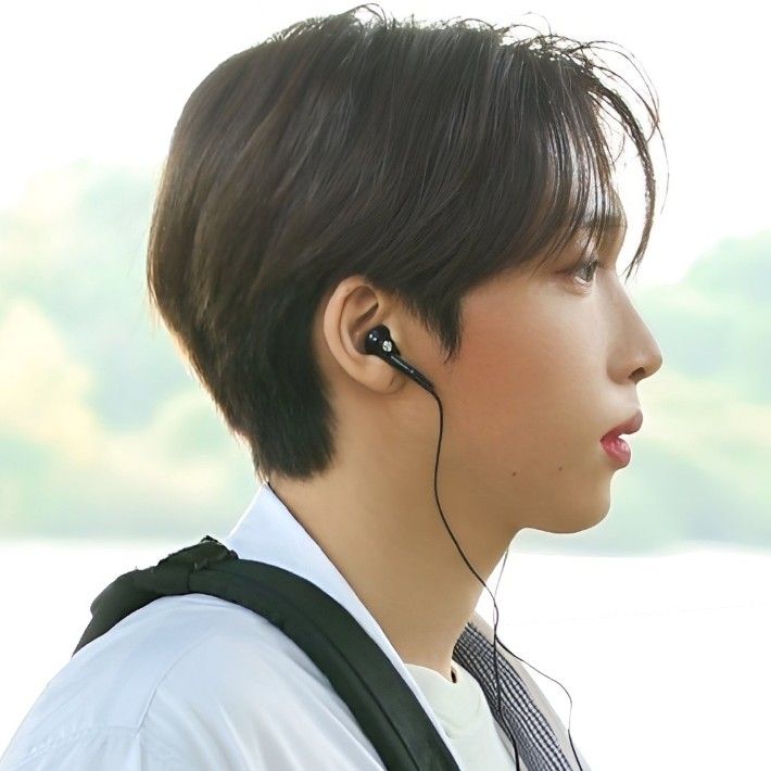 Recent activity shot of Jeong Sewoon