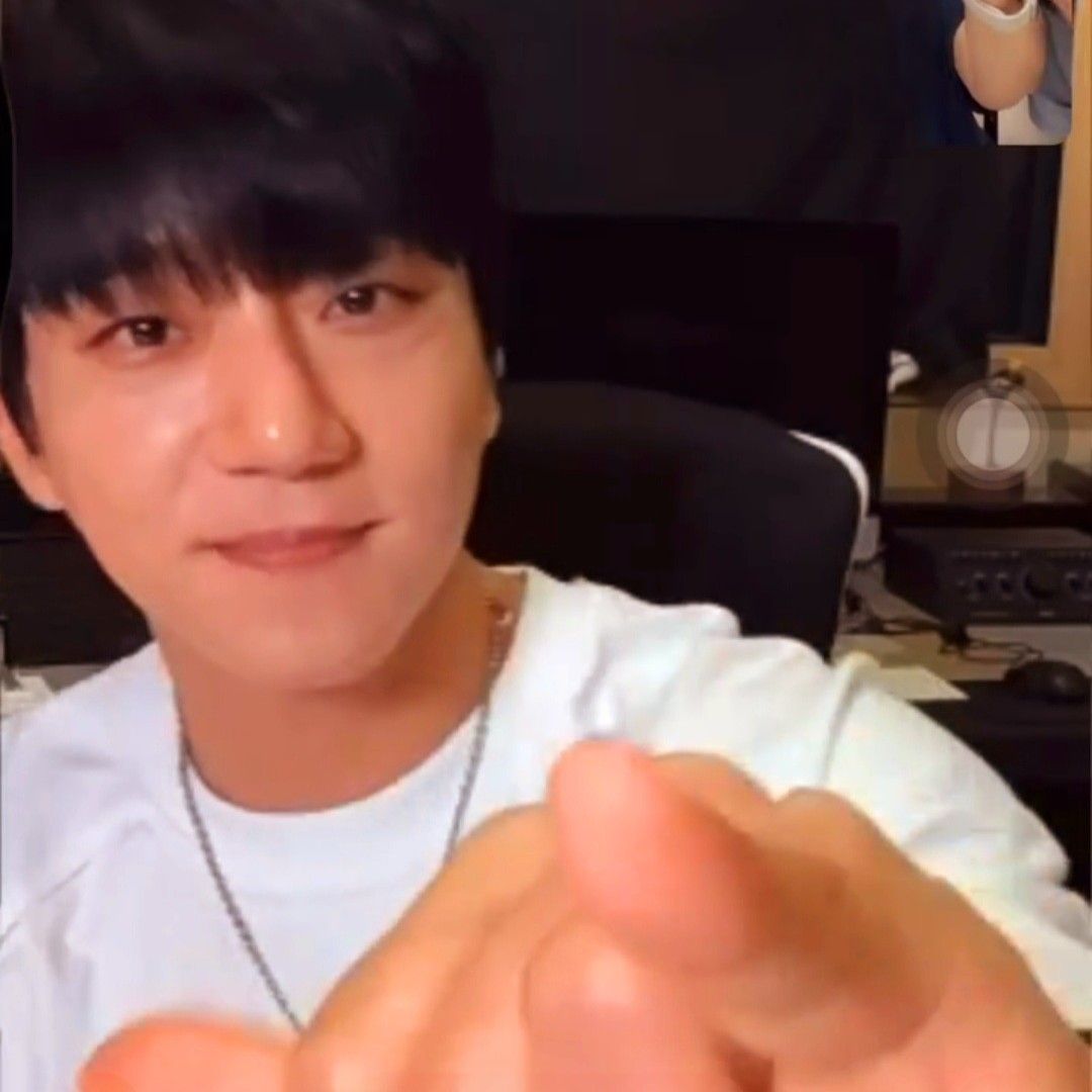 Behind-the-scenes cut of Hwang Chiyeol