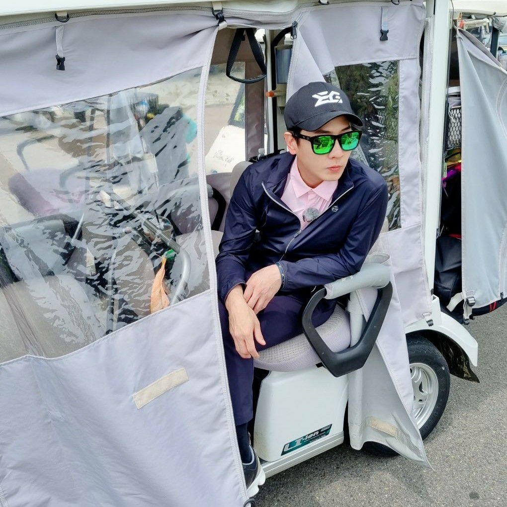 Behind-the-scenes cut of SHINHWA