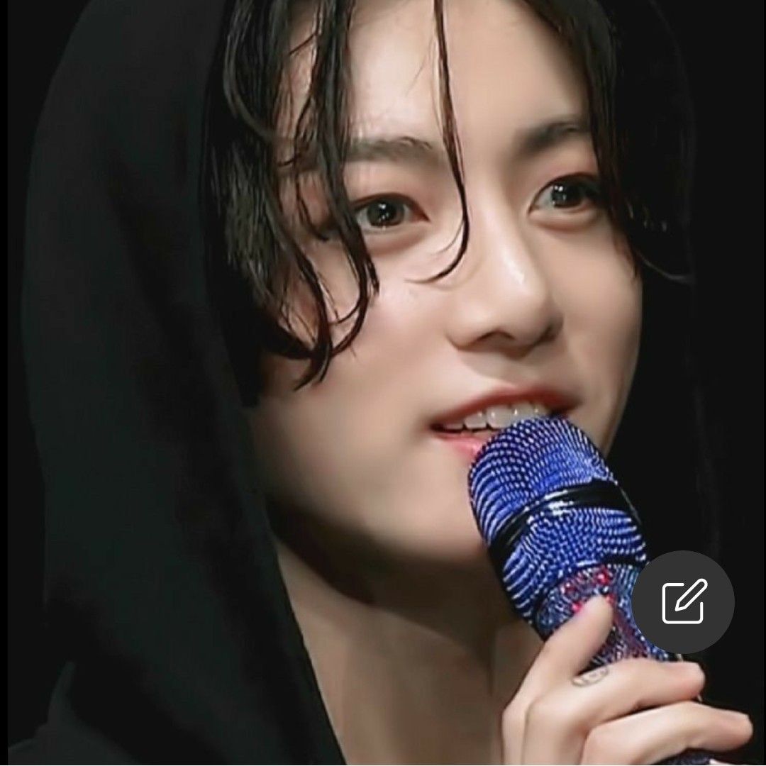 Momen yang diabadikan oleh penggemar Jungkook (BTS)