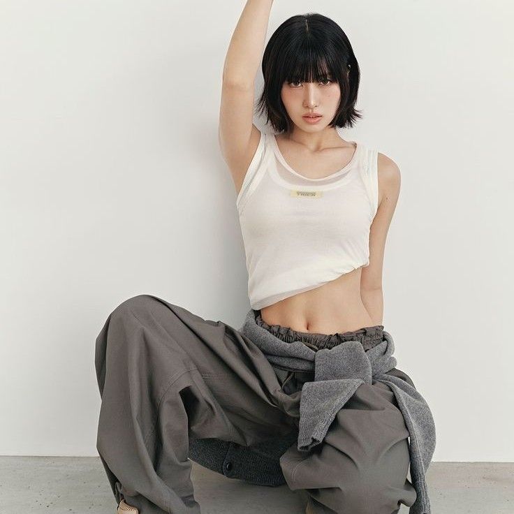 Foto aktivitas terbaru Momo (TWICE)