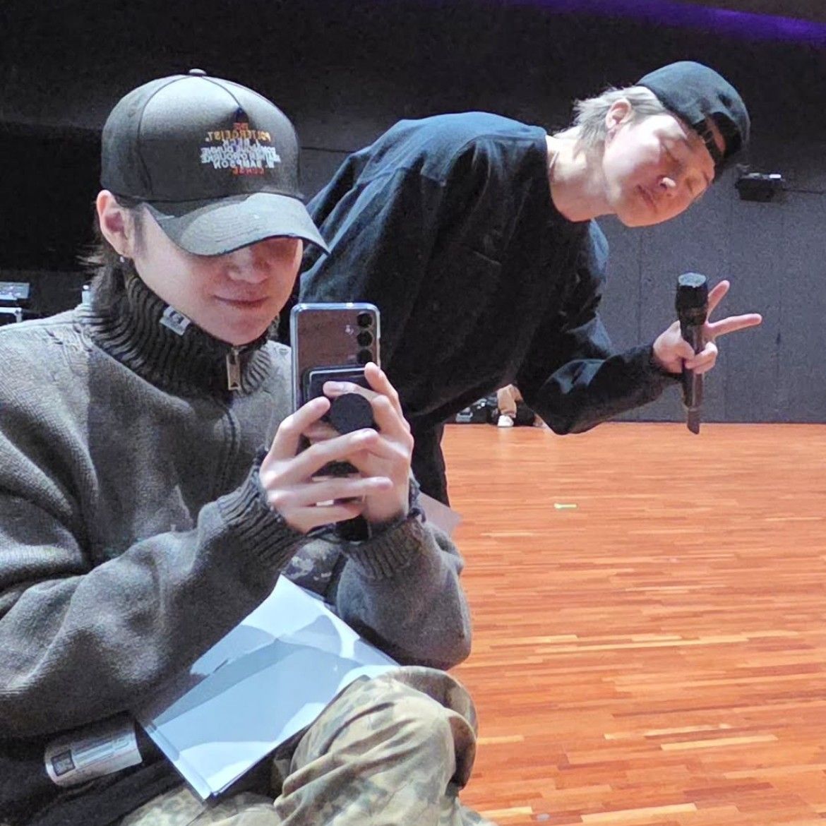 Foto aktivitas terbaru SUGA (BTS)