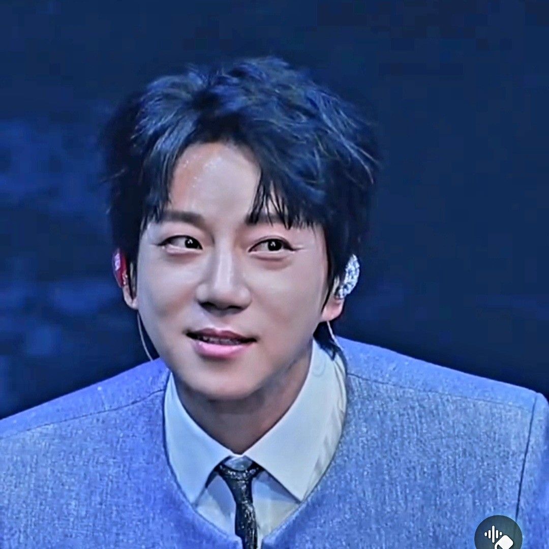 Recent activity shot of Hwang Chiyeol