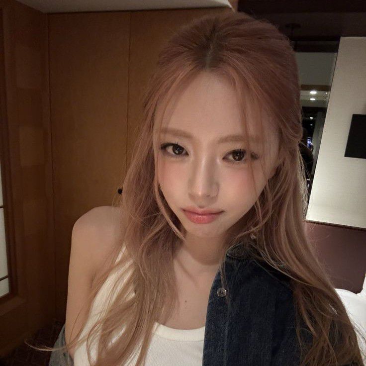 Latest photo of Yuna (ITZY)