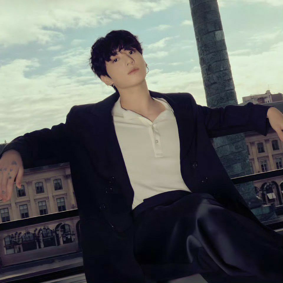 Foto aktivitas terbaru Jungkook (BTS)