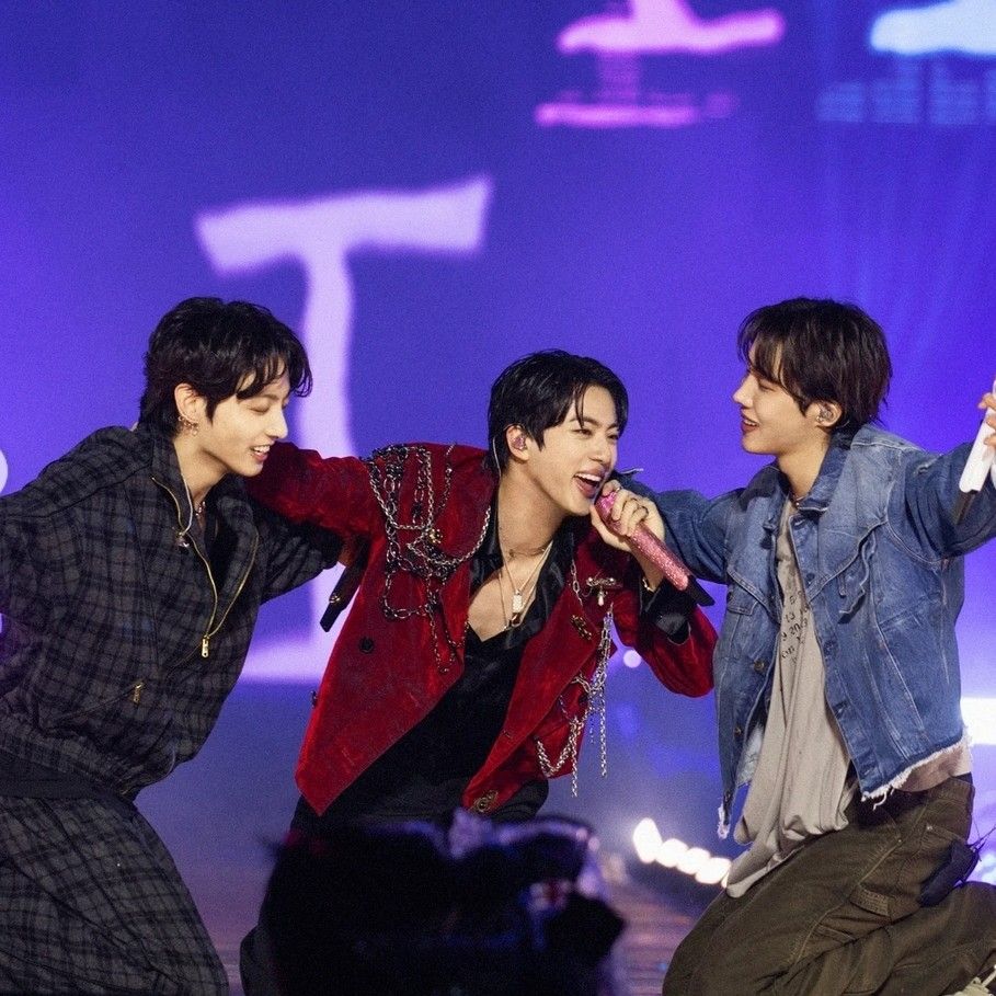 Behind-the-scenes cut of BTS