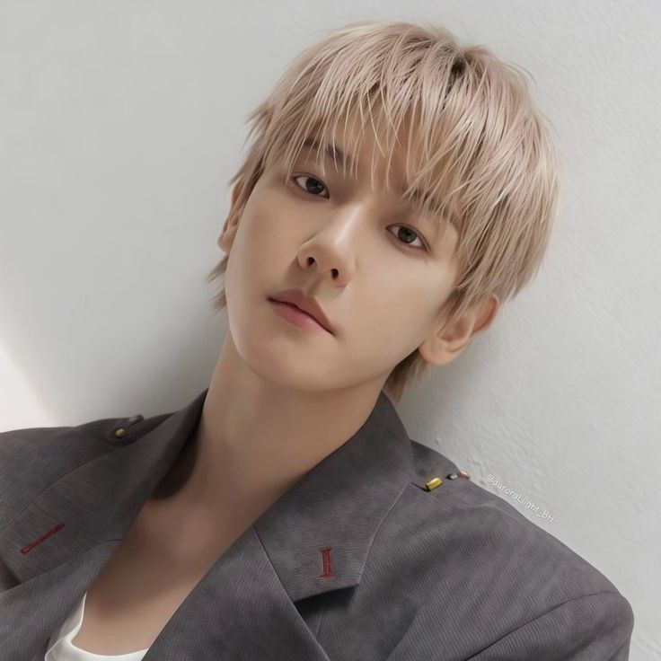 백현 (EXO)의 최신 사진