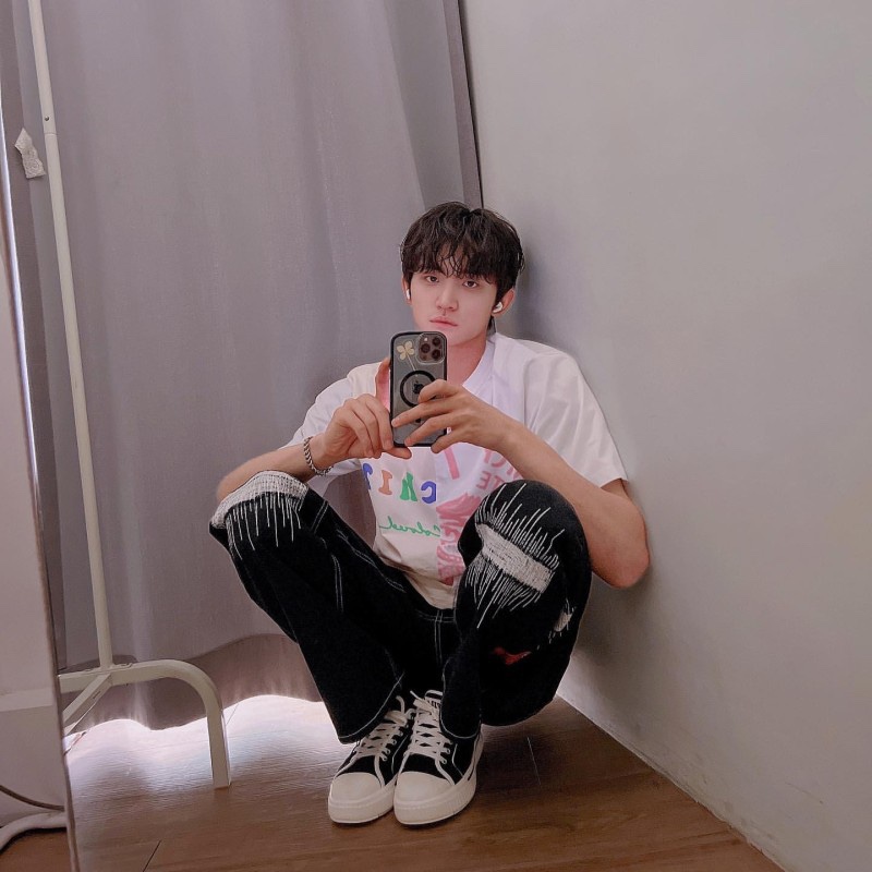 Recent activity shot of Cho Wonsang (LUCY)