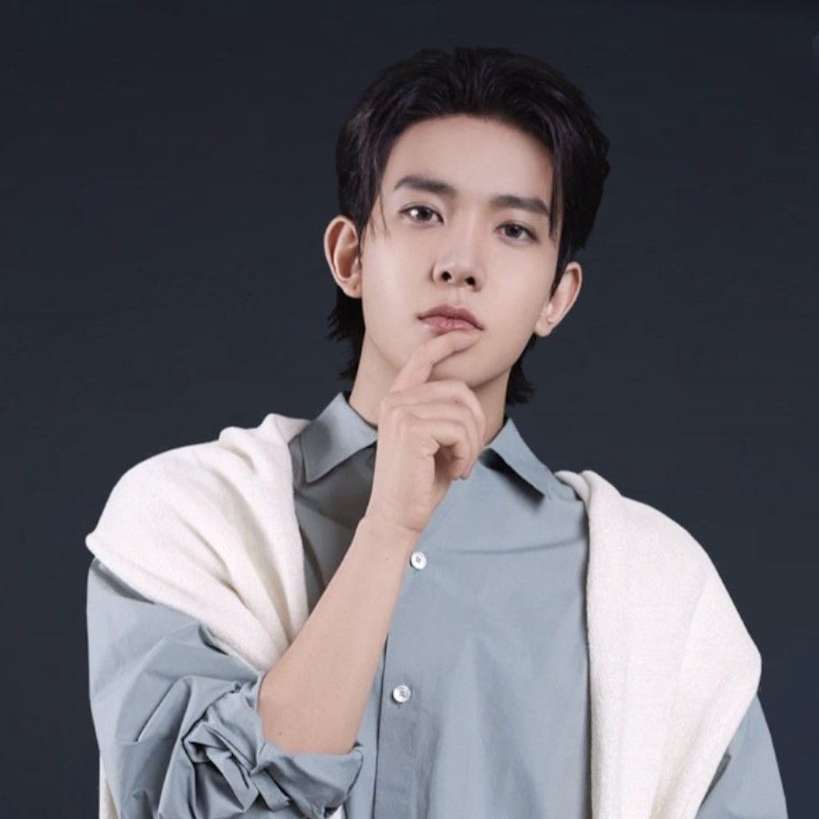 Latest photo of Heeseung (ENHYPEN)