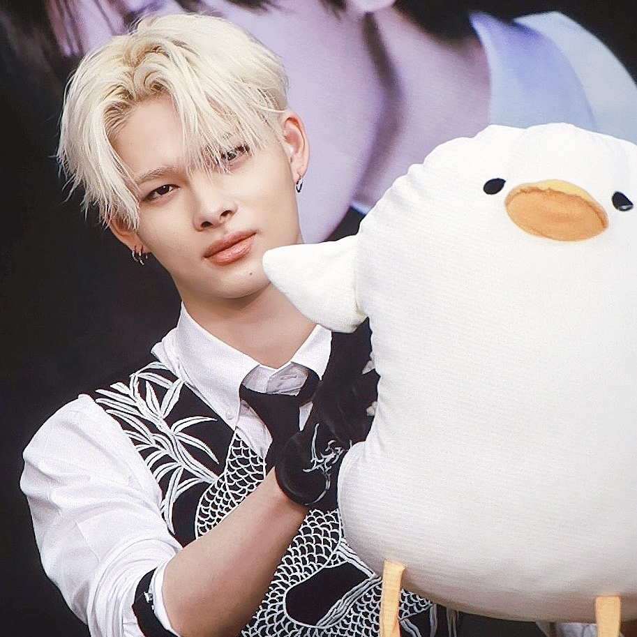 NI-KI (ENHYPEN)的最新照片