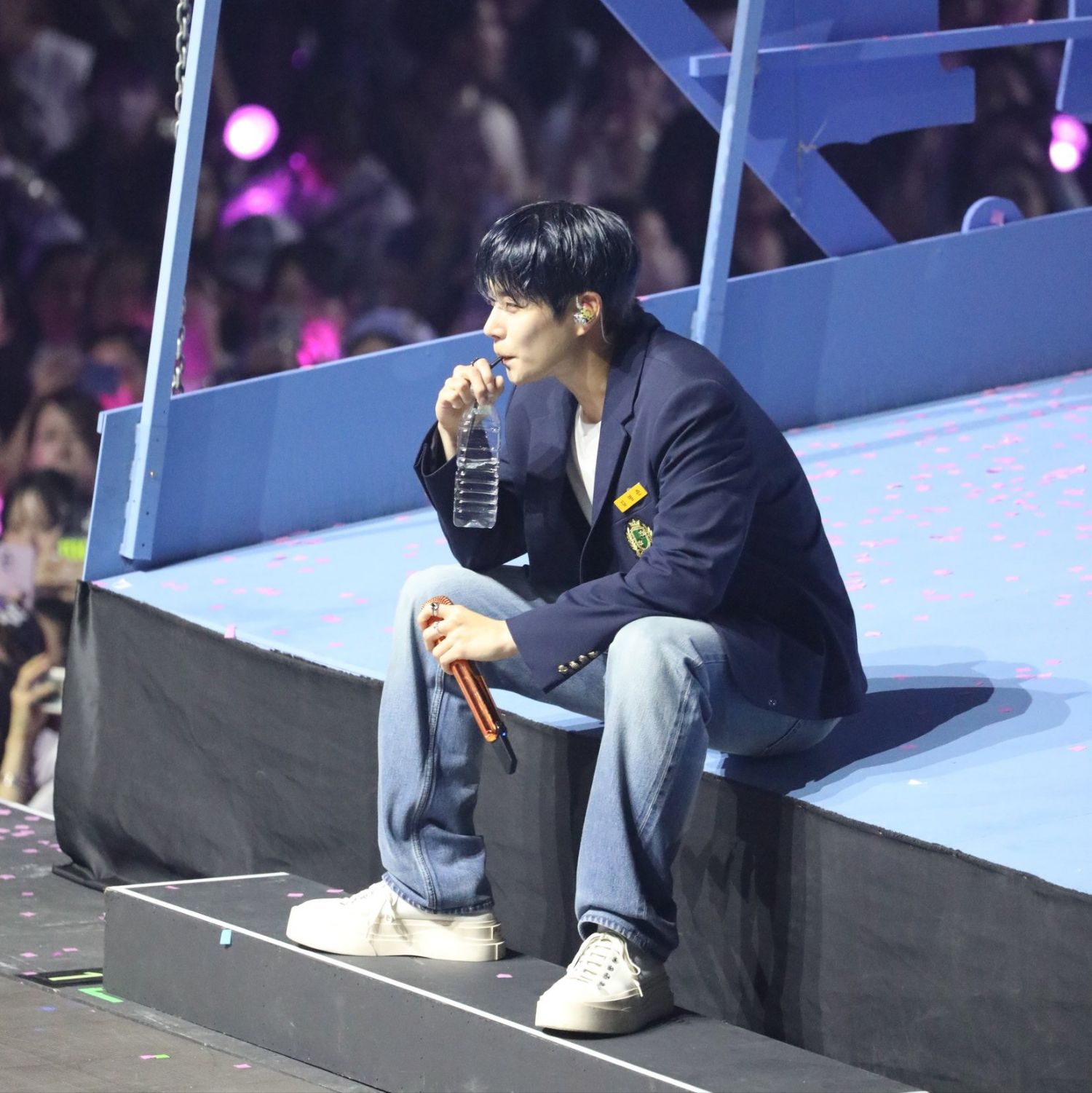 A moment captured by MJ (ASTRO)'s fan