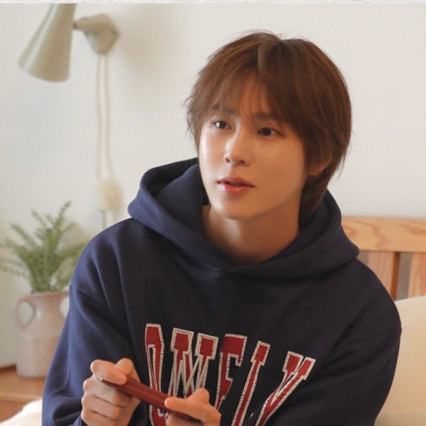 A moment captured by Ha Sungwoon's fan