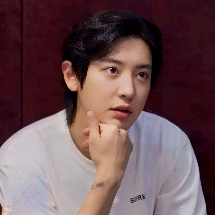 Recent activity shot of Chanyeol (EXO)