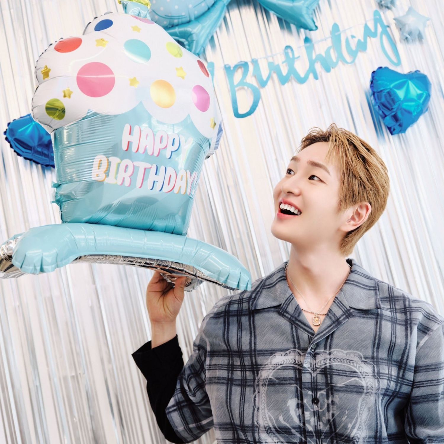 Latest photo of Onew (SHINee)