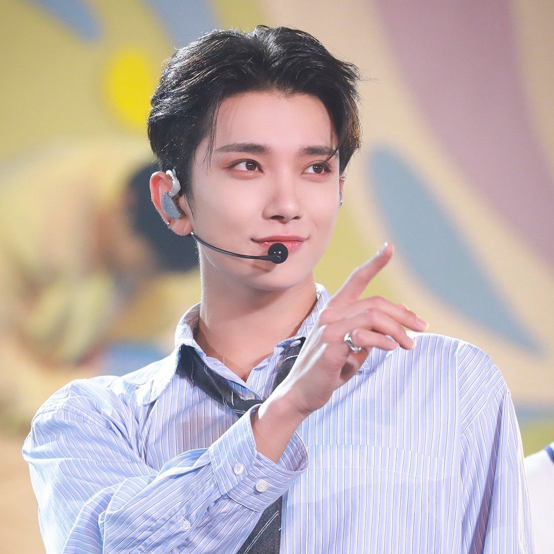 Behind-the-scenes cut of Joshua (SEVENTEEN)