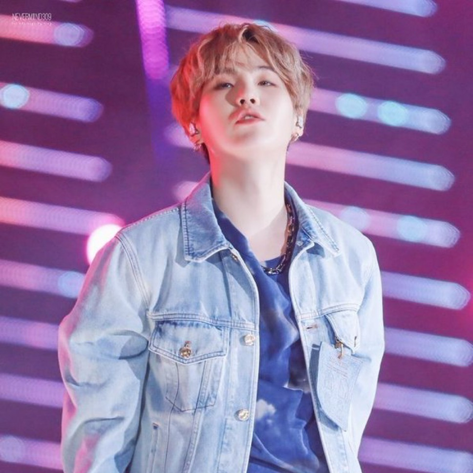 SUGA (防弹少年团)的幕后花絮