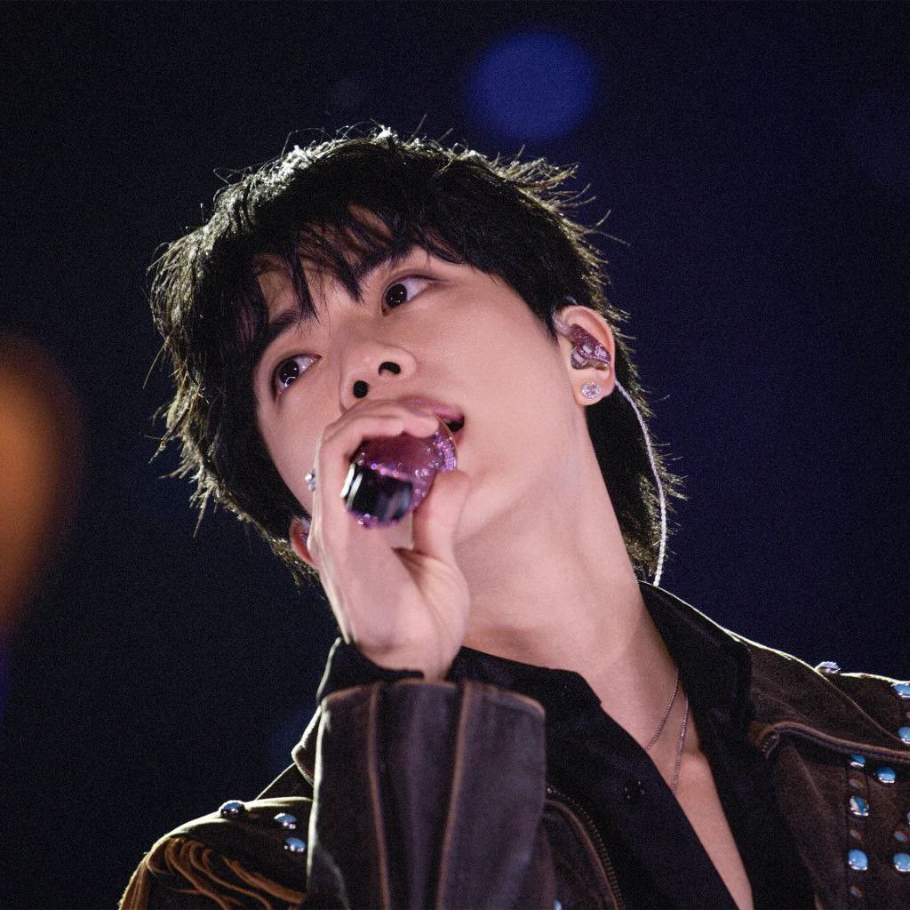 A moment captured by Jin (BTS)'s fan
