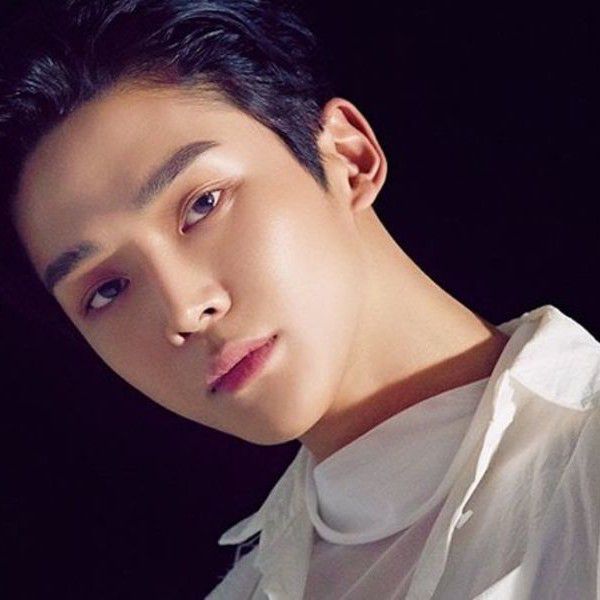 Behind-the-scenes cut of Rowoon