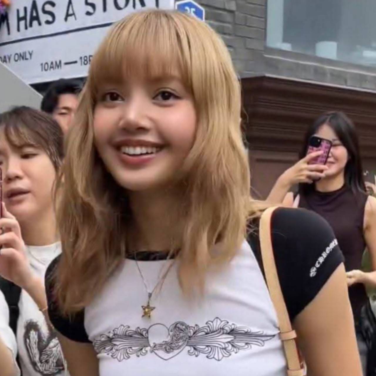 Lisa (BLACKPINK)的最新照片