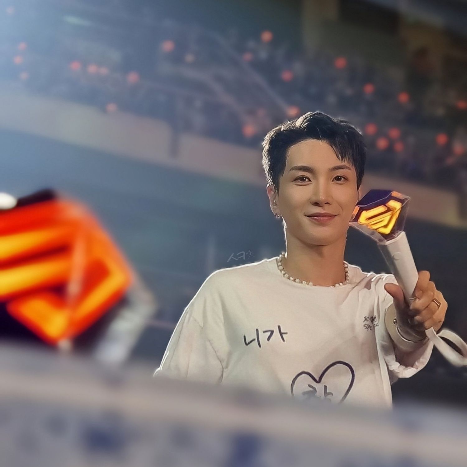 Behind-the-scenes cut of Leeteuk (Super Junior)