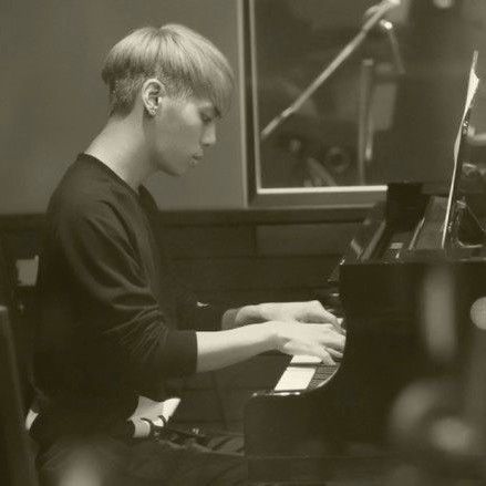 Behind-the-scenes cut of Jonghyun (SHINee)