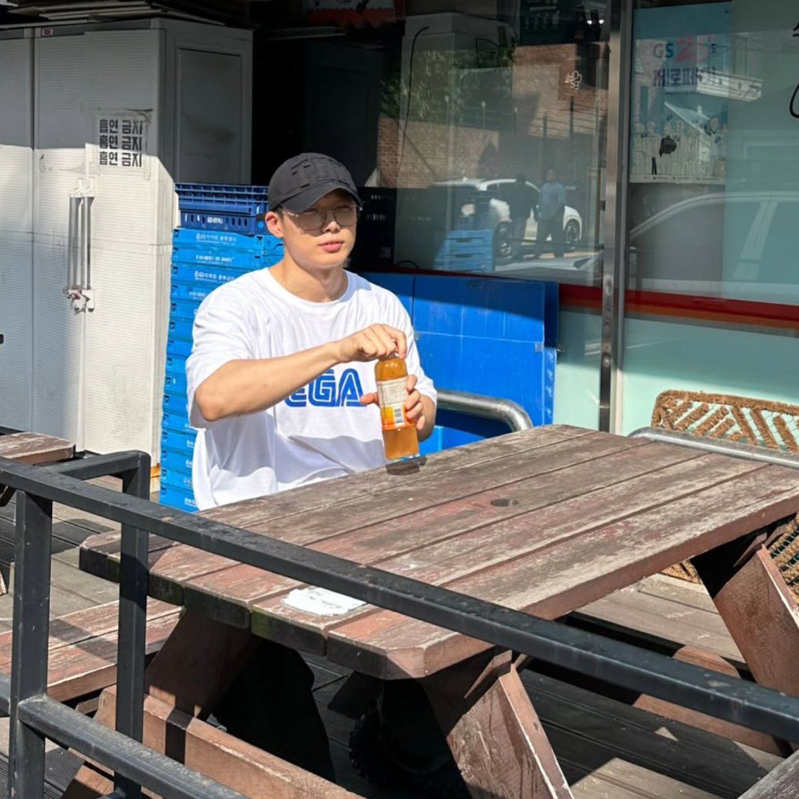 A moment captured by BOBBY (iKON)'s fan