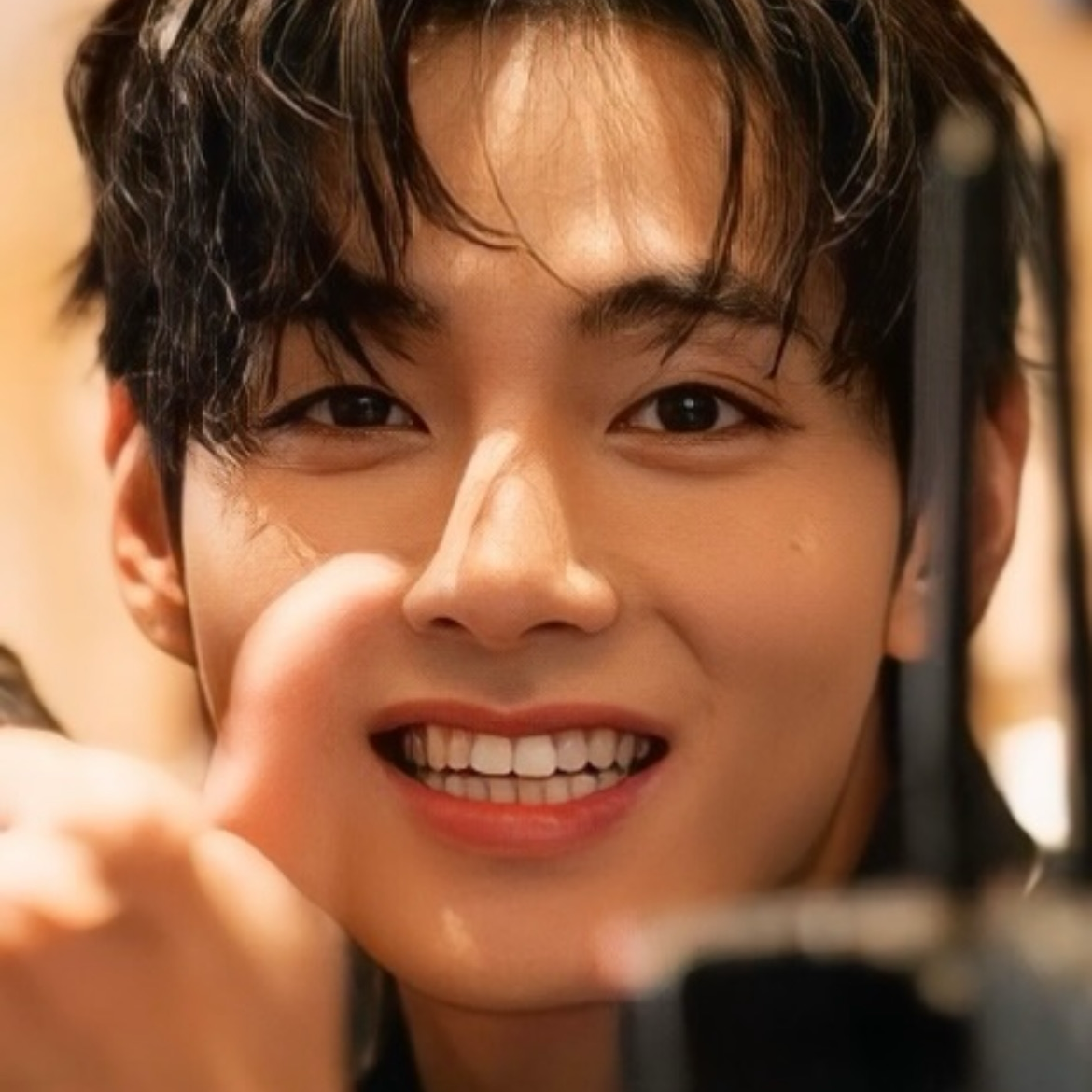 뷔 (방탄소년단)의 최신 사진