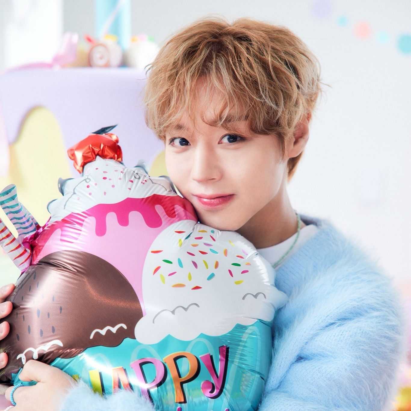 Behind-the-scenes cut of Park Jihoon