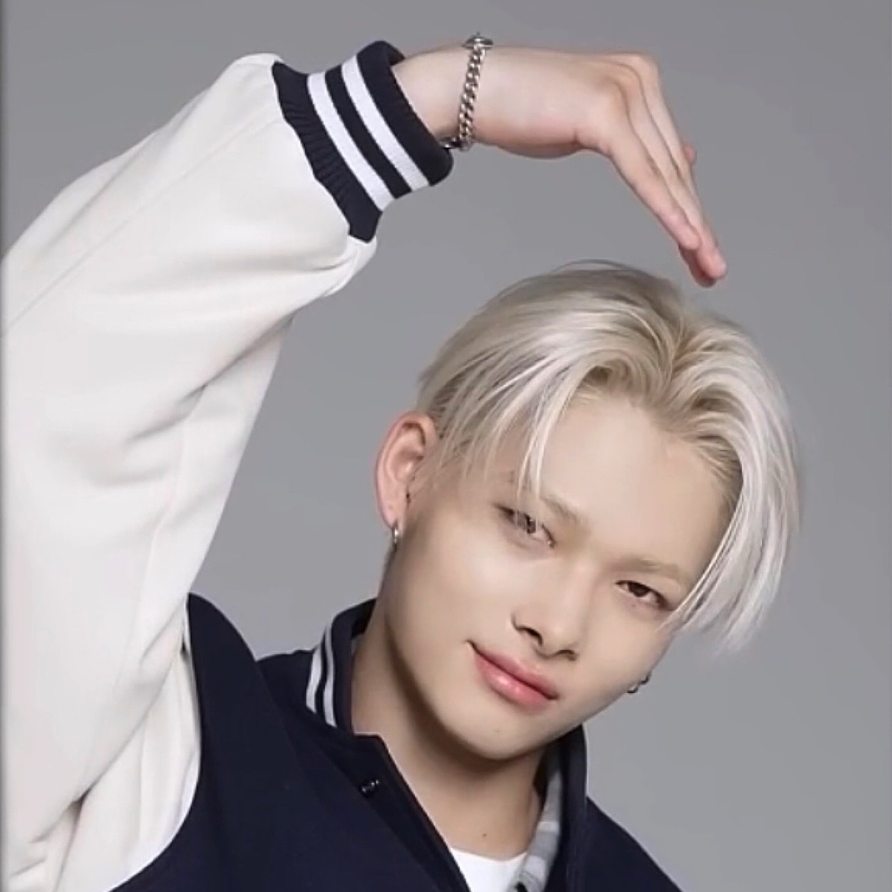 NI-KI (ENHYPEN)的最新照片