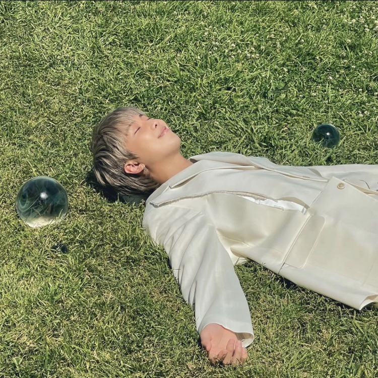 Foto aktivitas terbaru RM (BTS)