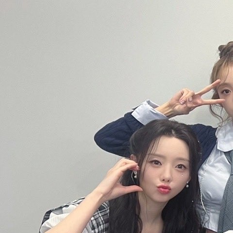 Signature photo of Lovelyz capturing their charm