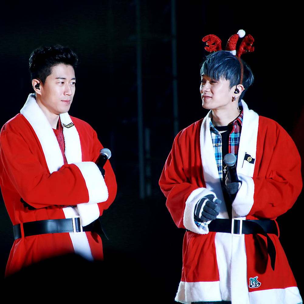 A moment captured by SECHSKIES's fan